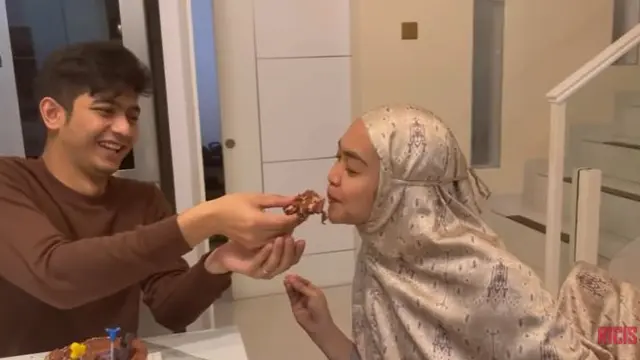 6 Momen Ria Ricis Beri Kejutan Ulang Tahun Teuku Ryan, Tepat Tengah Malam