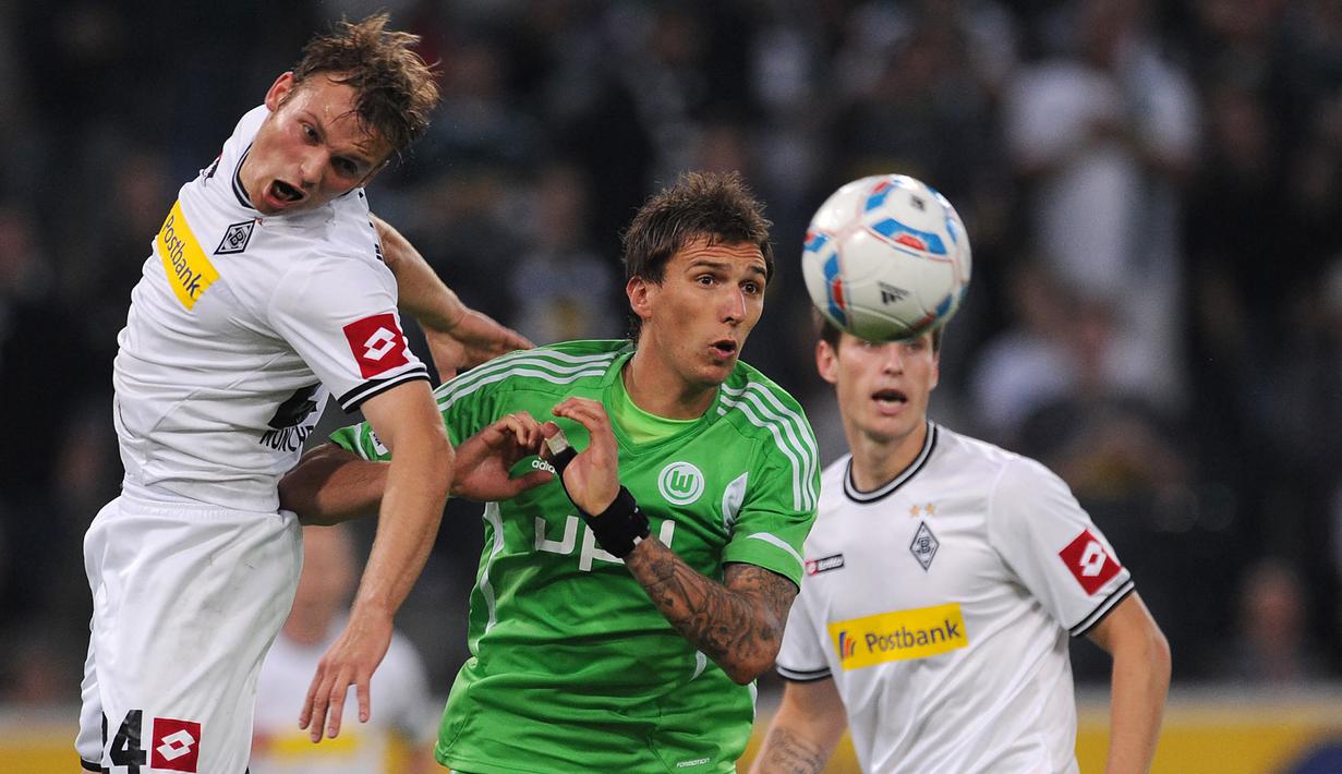 VFL Wolfsburg. Setelah lepas dari Dinamo Zagreb, Mario Mandzukic dikontrak VFL Wolfsburg dengan nilai 7 juta euro pada awal musim 2010/2011. Total dua musim, ia tampil bersama VFL Wolfsburg dalam 60 laga dengan mencetak 20 gol. (Foto: AFP/Patrik Stollarz)