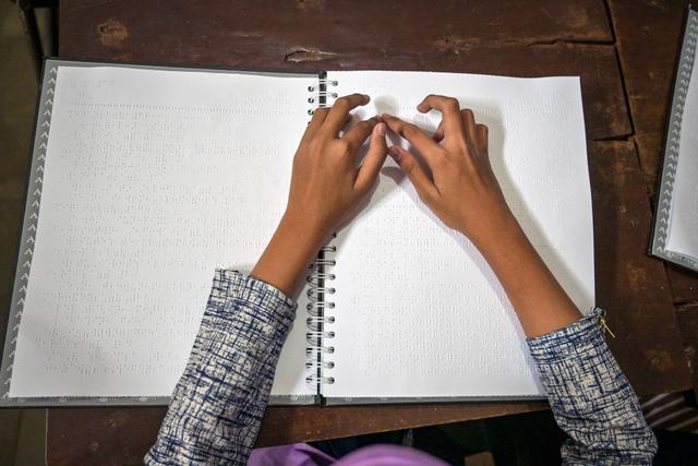 Antusiasme Siswa Berkebutuhan Khusus Netra Pelajari Al Quran Braille di Bulan Ramadan