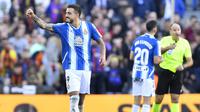Pemain Espanyol, Joselu merayakan gol pertama timnya ke gawang Barcelona pada laga lanjutan Liga Spanyol 2022/2023 di Stadion Camp Nou, Barcelona, 31 Desember 2022. Pemain berkebangsaan Jerman itu sejauh ini berhasil mencetak 12 gol di liga. (AFP/Pau Barrena)