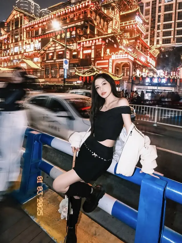 Potret OOTD Publik Figur Rayakan Pergantian Tahun dengan Liburan di China.