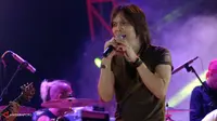 Nonton Metallica, Once Mekel Pilih Tinggal Istri di Rumah