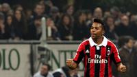 Striker AC Milan Robinho merayakan golnya ke gawang Juventus pada 25 November 2012 di San Siro. ( GIUSEPPE CACACE / AFP )