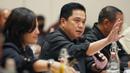 Ketua Umum PSSI, Erick Thohir (tengah), saat menghadiri acara sarasehan dengan Asosiasi Provinsi (Asprov) PSSI yang berlangsung di Jakarta, Minggu (19/3/2023). Ada 11 program yang ditawarkan PSSI untuk Asprov. Diantaranya, Liga 3 Provinsi, kompetisi usia muda Soeratin U17 dan U-14, grassroot putra dan putri (U-9, U-10, U-11, U-12), kompetisi usia muda putri (Pertiwi U-14), Piala Pertiwi (Amatir Putri Senior), melakukan update registrasi (pemain, pelatih, wasit dalam sistem PSSI). (Dok. PSSI)