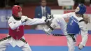 Atlet taekwondo Indonesia, Mariska Halinda, saat melawan wakil Lebanon, Laetitia Aoun, pada babak perdelapan final Asian Games di JCC, Jakarta, Senin (20/8/2018). Mariska Halinda kalah poin 22-23 dari Laetitia Aoun. (Bola.com/Peksi Cahyo)