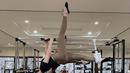 Tak hanya aktif berolahraga di luar ruangan saja. Namun, Aaliyah Massaid juga memiliki tubuh yang fleksibel berkat latihan pilates yang dijalani. (Liputan6.com/IG/@aaliyah.massaid)