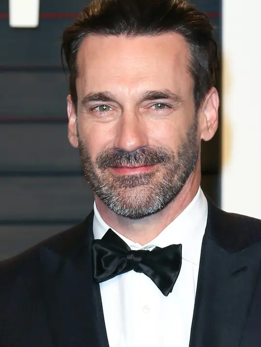 Saat diwawancara, Jon Hamm mengatakan bahwa Kim Kardashian adalah orang yang bodoh dan menyindirnya masalah video seks yang tersebar. (instagram/jonhamm)