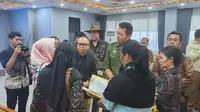 Perwakilan TSI usai mengikuti rapat bersama Gubernur Jawa Barat, Dedi Mulyadi, membahas polemik dugaan eksploitasi pegawai sirkus OCI di Balai Kota Depok. (Liputan6.com/Dicky Agung Prihanto)