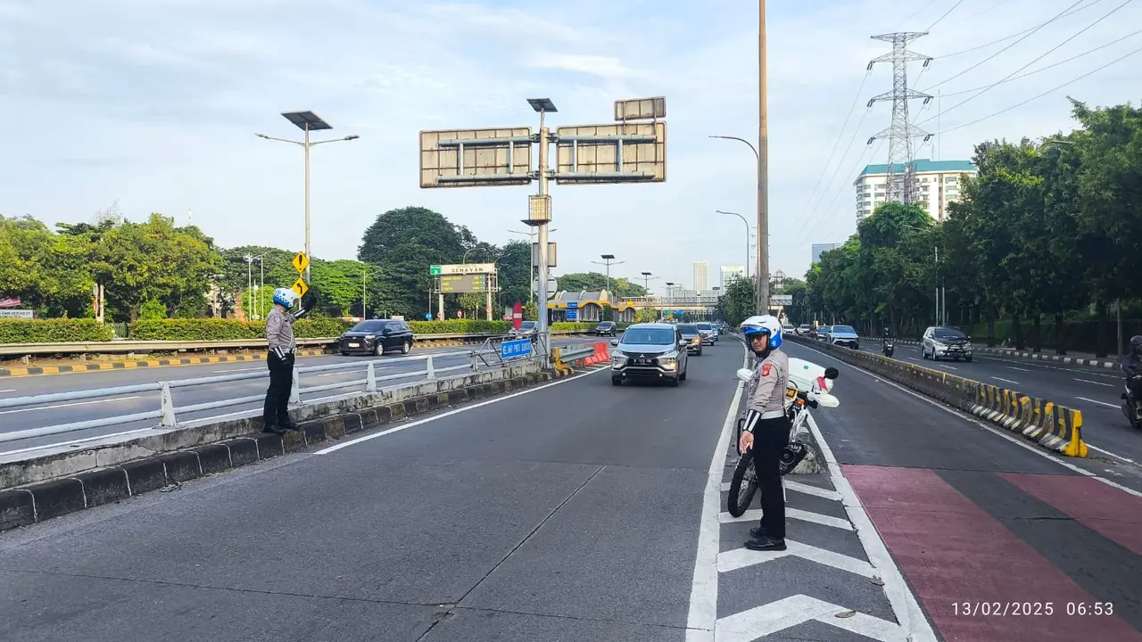 Direktorat Lalu Lintas Polda Metro Jaya mengerahkan 90 personel, tim Pemecah kemacetan ke sejumlah titik di Jakarta.