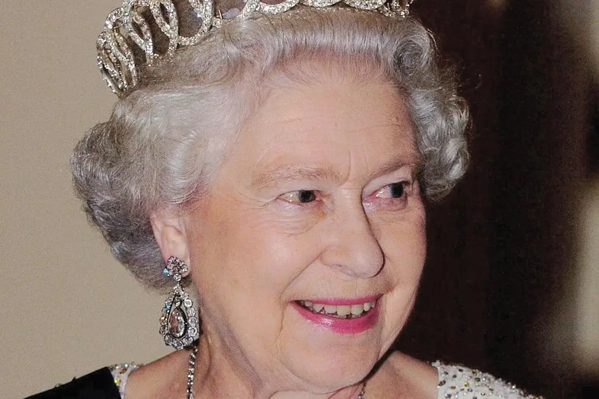 Mahkota Ratu Elizabeth II