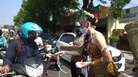 Lawan Covid-19, Gajah Mada dan Tribuana Tunggadewi Bagikan Masker di Mojokerto