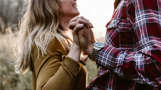 Kisah Cinta Sesama Aquarius yang Bahagia Tanpa Saling Mengekang