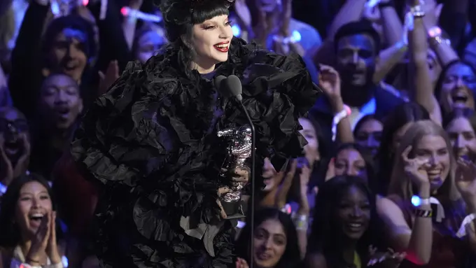 Tampilan Dramatis Lady Gaga di MTV VMA 2025, Bergaya Horor Romantis dengan Bleached Brow