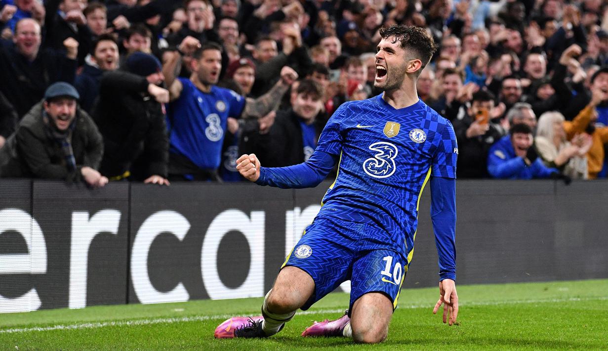 Meski sudah dibeli pada 2019 lalu, Christian Pulisic masih bertahan di Borussia Dortmund hingga Juni 2019 dengan status pinjaman. Diketahui, ia diboyong oleh Chelsea seharga 64 juta euro. Musim ini, meski tak selalu menjadi pilihan Tomas Tuchel, Pulisic mampu tampil menawan di skuat The Blues. (AFP/Justin Tallis)