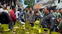 Wakil Presiden (Wapres) RI Gibran Rakabuming Raka menyambangi salah satu pangkalan gas 3 kilogram ‘Toko Merry’ yang terletak di Jalan Menteng Wadas Timur, Pasar Manggis, Jakarta Selatan, Rabu (5/02/2025). (Foto: Dokumentasi BPMI Setwapres)