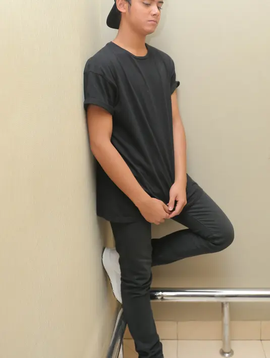 Untuk menjaga stamina tubuhnya, remaja 19 tahun itu tidak mengonsumsi suplemen. Ia hanya memperbanyak mengonsumsi buah-buahan setelah makan sahur. (Andy Masela/Bintang.com)