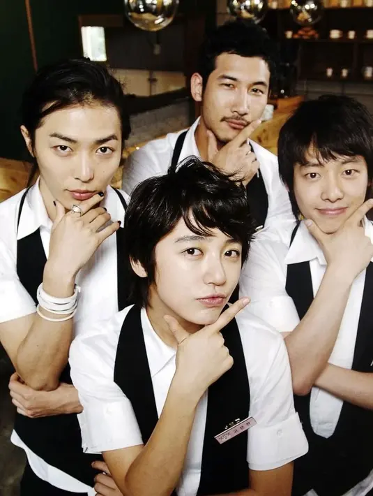 Yoon Eun Hye merupakan salah satu aktris Korea Selatan yang berwajah cantik. Namun ia pernah berdandan sebagai seorang cowok saat bermain di Coffee Prince. (Foto: koreaboo.com)