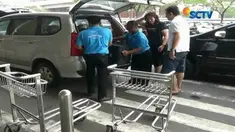 Petugas airport helper tidak menerima tips dan tidak ada tarif yang dikenakan pada penumpang.