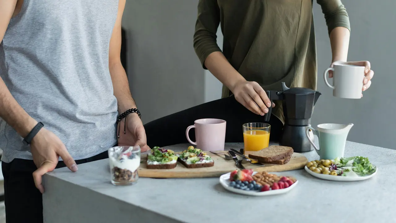 Cara Mudah Membedakan Rasa Lapar dan Haus yang Sering Tertukar