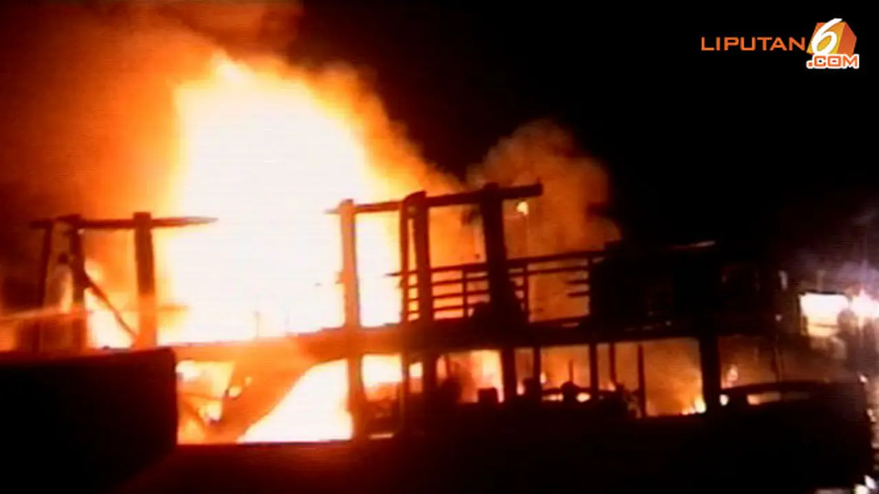 kapal-terbakar-bakar-130816a.jpg