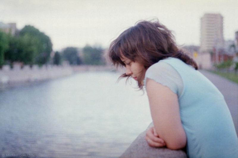 Pubertas dini yang terjadi pada anak perempuan berisiko depresi yang lebih tinggi di usia remaja mereka.