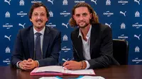 Adrien Rabiot saat meneken kontrak di Olympique Marseille (17/9/2024). (Sumber foto: situs resmi klub)