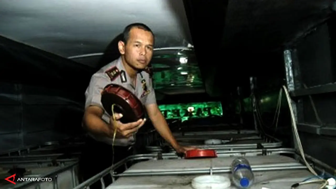 pencurian-minyak-130728b.jpg