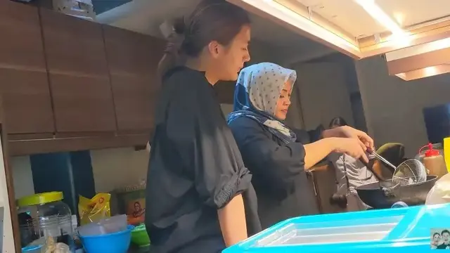 Potret Dapur Kotor di Rumah Paula Verhoeven, Minimalis tapi Serba Ada