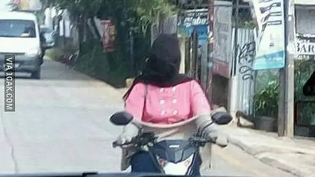 6 Momen Apes Saat di Jalan Raya Ini Bikin Ngelus Dada