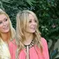 Paris Hilton dan Nicole Richie (Just Jared)