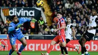 Penyerang Atletico Madrid, Julian Alvarez, mencetak dua gol saat timnya menang 3-0 atas Valencia pada laga pekan ke-25 La Liga di&nbsp;Estadio de Mestalla, Minggu (23/02/2025) dini hari WIB. (AFP/Jose Jordan)
