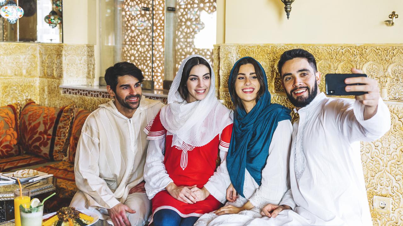 Ilustrasi Lebaran dengan teman