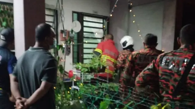 Penampakan rumah yang terkunci dari dalam