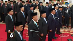 Saat prosesi pelantikan berlangsung, Raffi Ahmad tampak berdiri di sebelah Gus Miftah. Pendakwah tersebut dilantik menjadi Utusan Khusus Presiden Bidang Kerukunan Beragama dan Pembinaan Sarana Keagamaan. Pelantikan tersebut berdasarkan keputusan presiden (Keppres) Nomor 76/M tentang Pengangkatan Utusan Khusus Presiden RI periode 2024-2029. (Liputan6.com/YouTube/Liputan6)