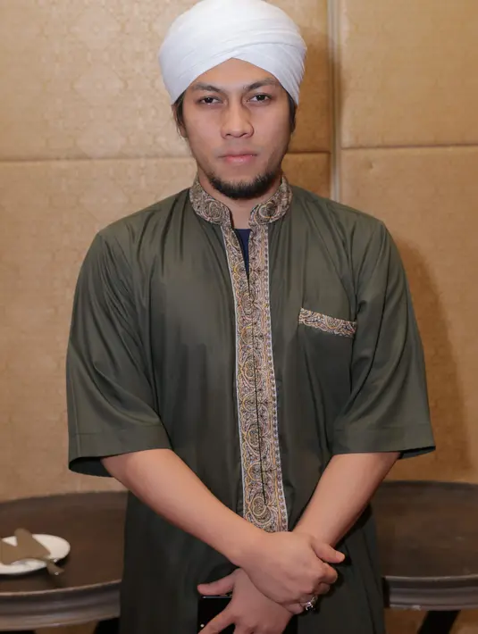 "Kekayaan sama saja, seperti ada apa sih yang kosong, kayak perut diisi kenyang. Begitupun hati jika enggak diisi agama pasti terasa hilang," ujar Sunu, di Hotel Ritz Carlton, Kuningan, Jakarta Selatan, Jumat (24/6/2016). (Andy Masela/Bintang.com)