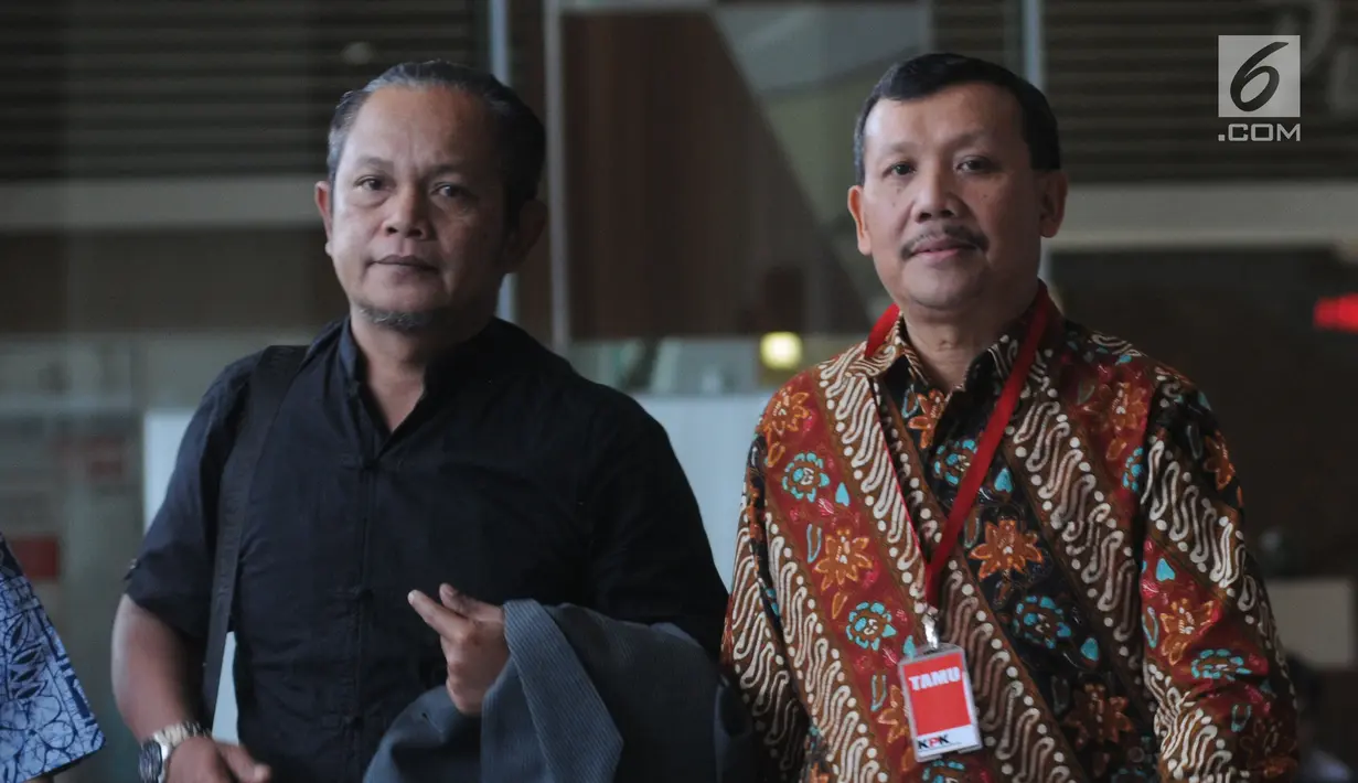 Sekda Jabar Iwa Karniwa tiba untuk menjalani pemeriksaan oleh penyidik di Gedung KPK, Jakarta, Jumat (30/8/2019). Iwa Karniwa diperiksa sebagai tersangka terkait dugaan menerima suap kasus pemberian izin proyek pembangunan Meikarta di Kabupaten Bekasi. (merdeka.com/Dwi Narwoko)