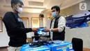 Alat Set Top Box (STB) yang dibagikan secara gratis kepada warga di Posko Respon Cepat Penanganan Bantuan STB di Hotel Bumi Wiyata, Depok, Jawa Barat, Rabu (2/11/2022). Kemenkominfo membuka posko penanganan bantuan STB sebagai perangkat konverter siaran TV digital ke televisi jenis analog bagi warga Jabodetabek yang akan mengikuti Analog Switch Off (ASO) di 2 November 2022 tengah malam. (merdeka.com/Arie Basuki)