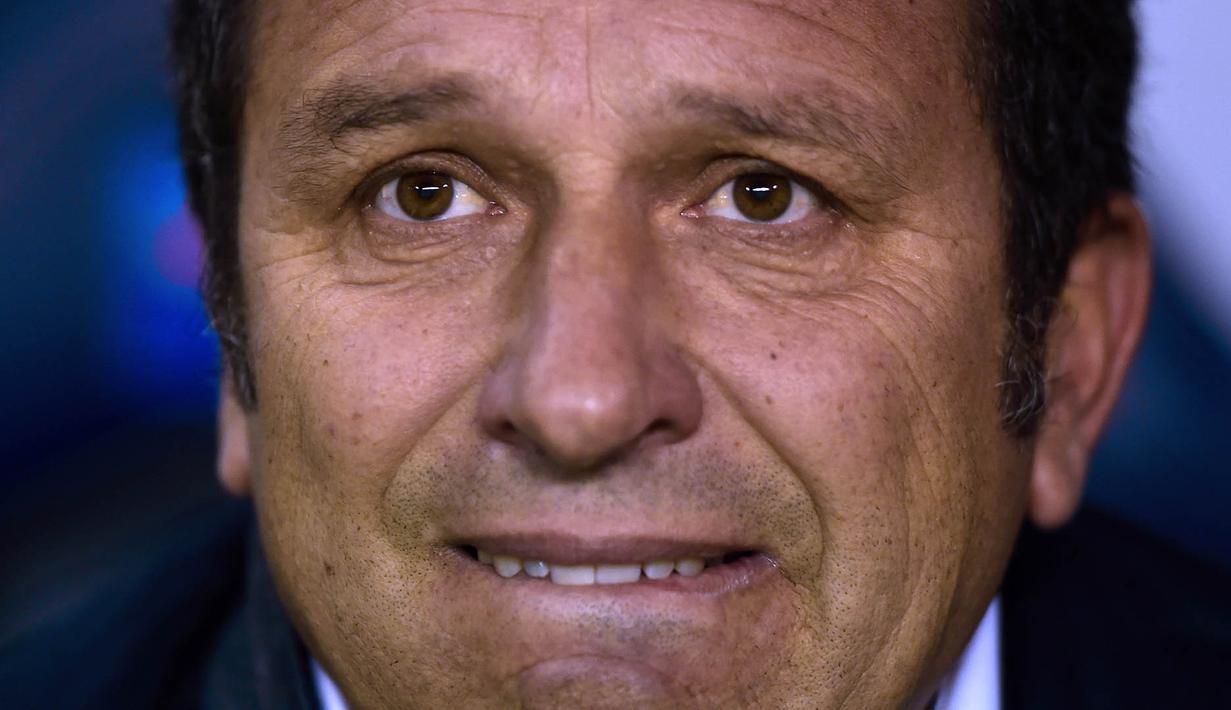 5. Eusebio Sacristan sempat berkarier sebagai pemain di Barcelona selama kurang lebih 10 tahun pada 1988 hingga 1995. Ia pun memulai karier kepelatihan dengan menjadi staf pelatih La Blaugrana, Frank Rijkaard, pada 2003-2008. (AFP/Miguel Riopa)