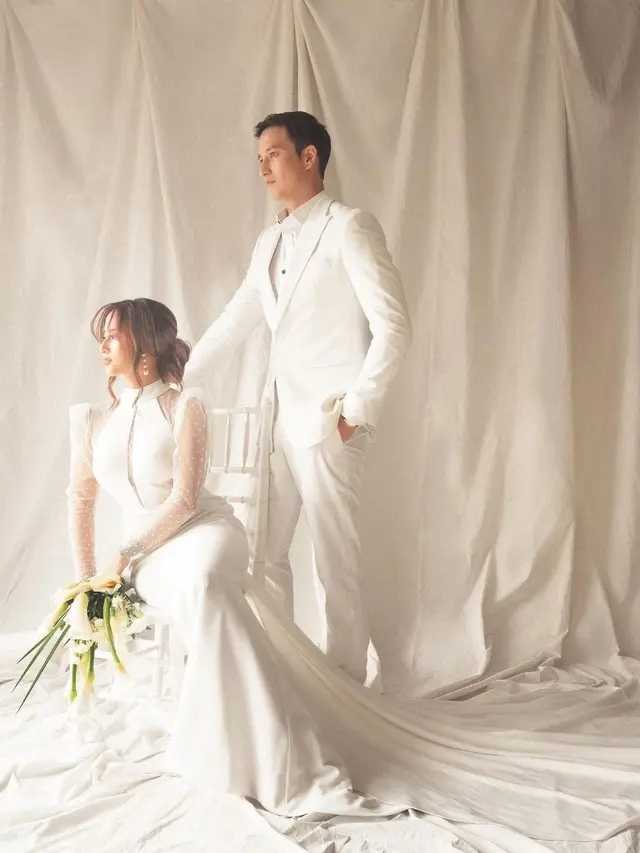 7 Potret Prewedding Mike Lewis dan Janisaa Pradja, Elegan Bernuansa Putih