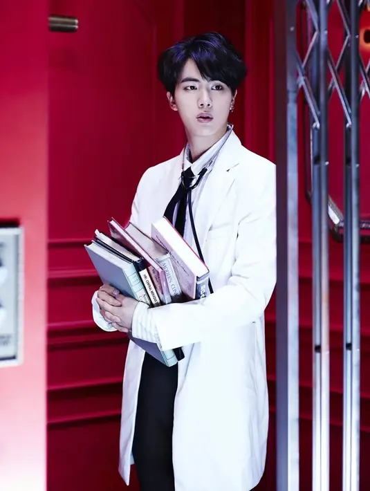 Wah jika dokternya setampan Jin BTS mungkin pasiennya akan sering-sering periksa ke rumah sakit. (Foto: koreaboo.com)