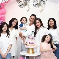 Ultah Sheva, anak Ussy Sulistiawaty (Instagram/ussypratama)