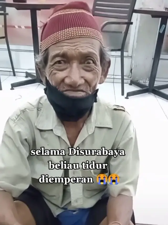 Perjuangan Kakek Jual Kerupuk hingga Tidur di Emperan, Faktanya Bikin Pilu