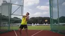 Atlet lempar martil asal Malaysia bersiap melakukan lemparan saat latihan di Stadion Madya Senayan, Jakarta, Sabtu (10/2/2018). Latihan ini merupakan persiapan jelang Invitation Tournament Asian Games 2018. (Bola.com/Vitalis Yogi Trisna)