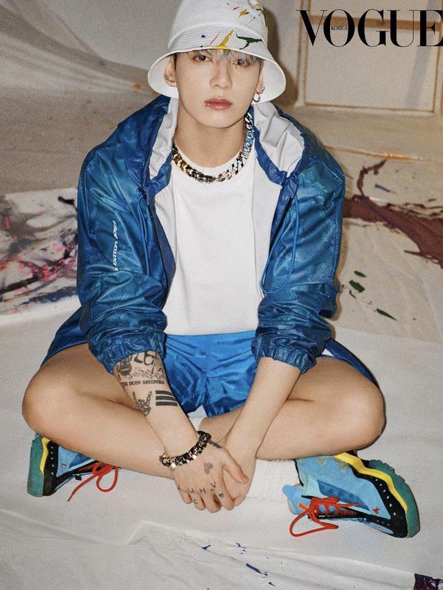 Pakaian Colorfull BTS di GQ Korea dan Vogue Korea