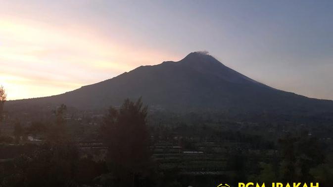 Penampakan Gunung Merapi pagi ini, Sabtu (7/11/2020). (Twitter @BPPTKG)