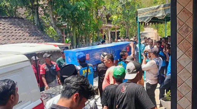 Jenazah Korban Kapal Virgo 8 Tiba di Tulungagung, 3 Warga Masih Hilang