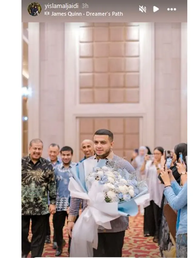 6 Momen Pertunangan Yislam Kakak Fadil Jaidi, Paras Calon Istri Curi Perhatian