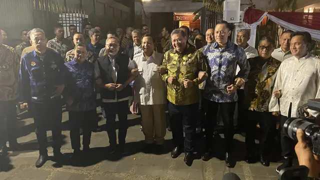 Pertemuan ketua umum partai politik yang tergabung dalam Koalisi Indonesia Maju (KIM) di kediaman Prabowo Subianto di Jalan Kertanegara, Kebayoran Baru, Jakarta Selatan pada Jumat malam (13/10/2023). (Liputan6.com/Ady Anugrahadi)