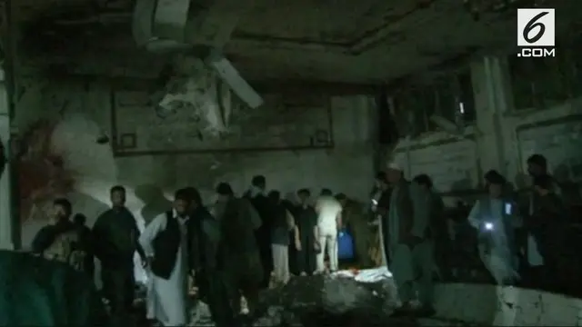 Bom bunuh diri terjadi di Masjid Syia, kota Herat, Afganistan. Pelaku sempat menembakkan senjata ke arah jemaah sebelum meledakkan diri.