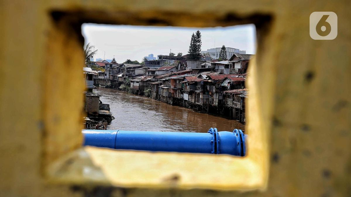 Kehidupan Warga Bantaran di Tengah Rencana Proyek Normalisasi Sungai Ciliwung